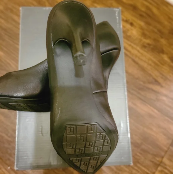 The LIMITED Tatum Pump - Picture 5 of 7